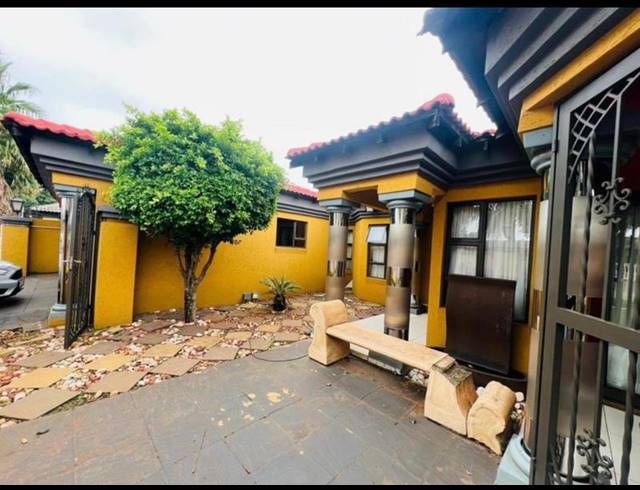 3 BEDROOM HOUSE FOR SALE IN THE ORCHARDS